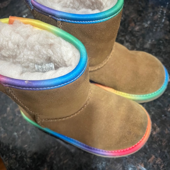 Uggs - Picture 2 of 2